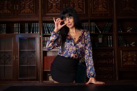 GraceRous In the library Pic 7