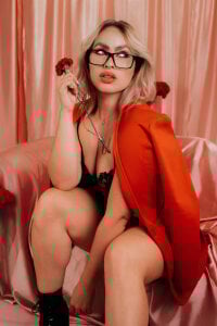 You will love to spend Valentine's Day with me. 💖 od WenFox  2 snímek