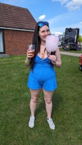 BrunetteKrystalUK Public Pic 6