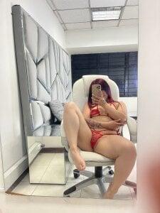 IssysLeBlanc Public Pic 2