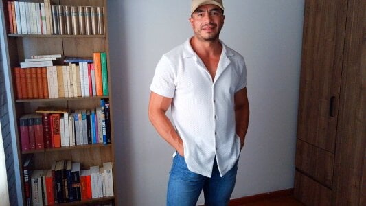 TheOnlyJoshAdams Josh at home Fotka 3