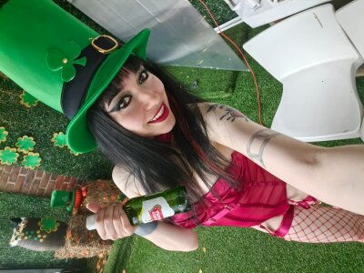 alixxon1 Your body is my favorite crypt... let me desecrate it slowly, until you pray for eternity between my 사진 6