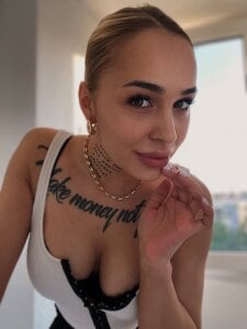 AmmyDanger Kiss Pic 3