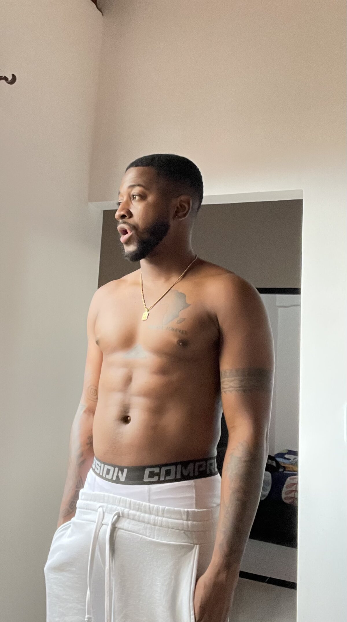 Foto em tendência de Drake_Nassir4 7319