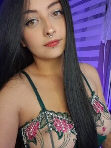 SarahCastro1_ Sara with black hair 🙋🏻‍♀️🖤 Fotka 8