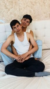CoupleFire_ young latin couple Immagine  9