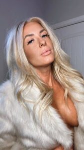 blondiluvsanal