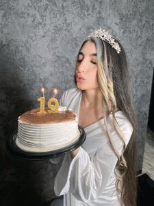 CharloteBrown_ MY BIRTHDAY 🎂 Billede 4