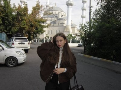 CharlynDiniA little me at walk Bild 3