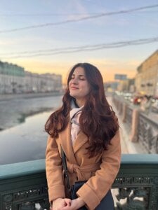 Vivalenti_Kiss Public Pic 3