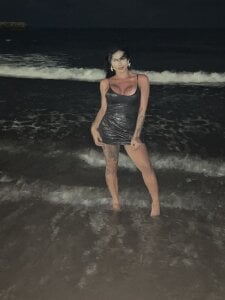 Iris_Gill Public Pic 2