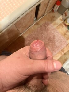 sergei21819 Мой член крупным планом в туалете Pic 2