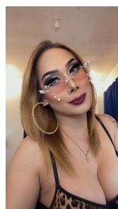 Allysonevannsのhotmoreの枚の写真