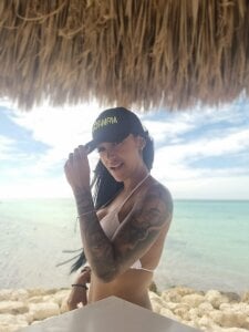 _Mia_Brunette_