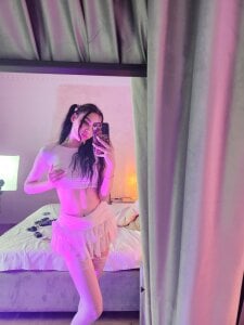 LucyWilow Selfies Pic