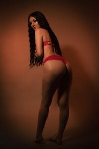 BellaMillers: Red Passion 😈 ( 3 фото)