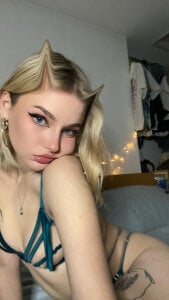 April_LoveUK Public Pic 7