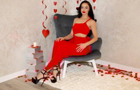 MiaGoldX Dangerously Red Foto 3