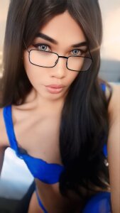 CumShotElaraのSexy Meの 3枚の写真