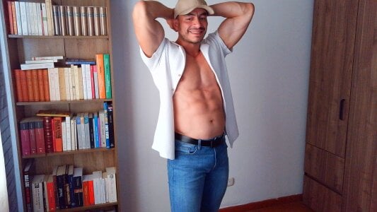 TheOnlyJoshAdams Josh at home Fotka 2