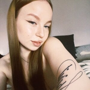 PollyPeach_ Public Pic 4