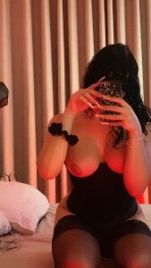 _VictoriaCollins_のA little bit of nighttime style hereの 4枚の写真