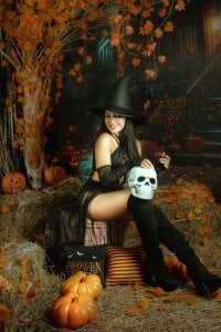 ALANA_WATSONN Trick or treat🎃… You decide 😈 Pic