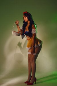 aisha_sh “The most sinful Snow White in the forest 😈🍏” Pic 4