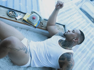 zaiin_diesel smoking this beautiful view 🕷️ Pic 9