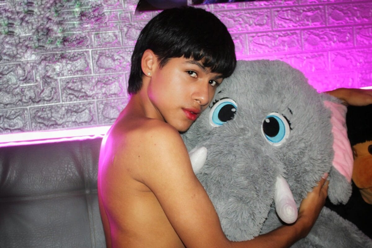 Evans_Robinson Trending Pic 184