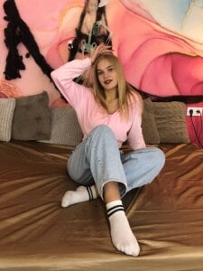 AlinaLiii welcome to my room Pic 5