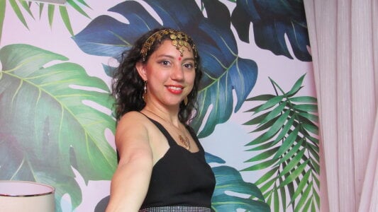 julietta_maxi I'm a Queen Pic 8