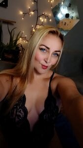 smoker_milf Public Pic 8