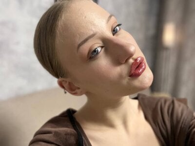 EasterHatter queen of this evening Pic 3