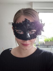 Squirtingcouple9094 Schwarzes Kleid mit Netzstrümpfen Pic 3