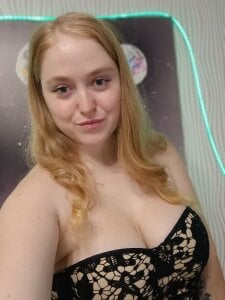 Kate_Moan bzzz Pic 2