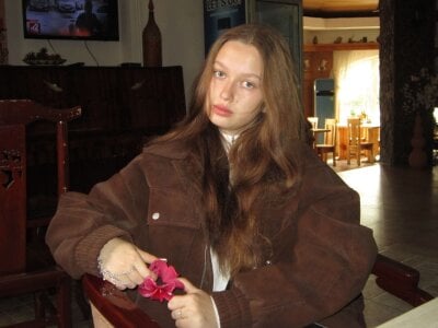 CharlynDiniA little me at walk Bild