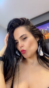 CharlotteCottinのGive you a passionate kiss and awaken a universe of sensations in you.🫦  ✨の 2枚の写真