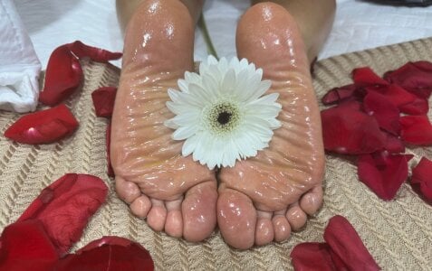 kata_james imagine my feet in your face Pic 8