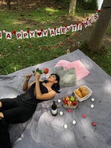 Violet_rousse7 A beautiful picnic day at the lake with my friends Εικόνα 6