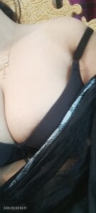 black saree with beauty queen❤️😘 de Beauty_Queen_Soniya  2 Imagens