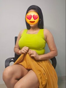 only_Urvashi Public Pic 2