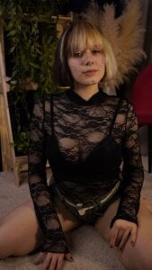 Zdjęcia KellePourier erotic mood color: 