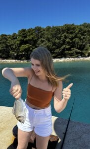 HaleyReedme When I m not here Pic 4