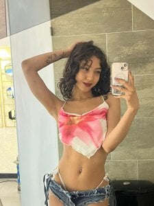 Lyahaven Hot me Pic 5