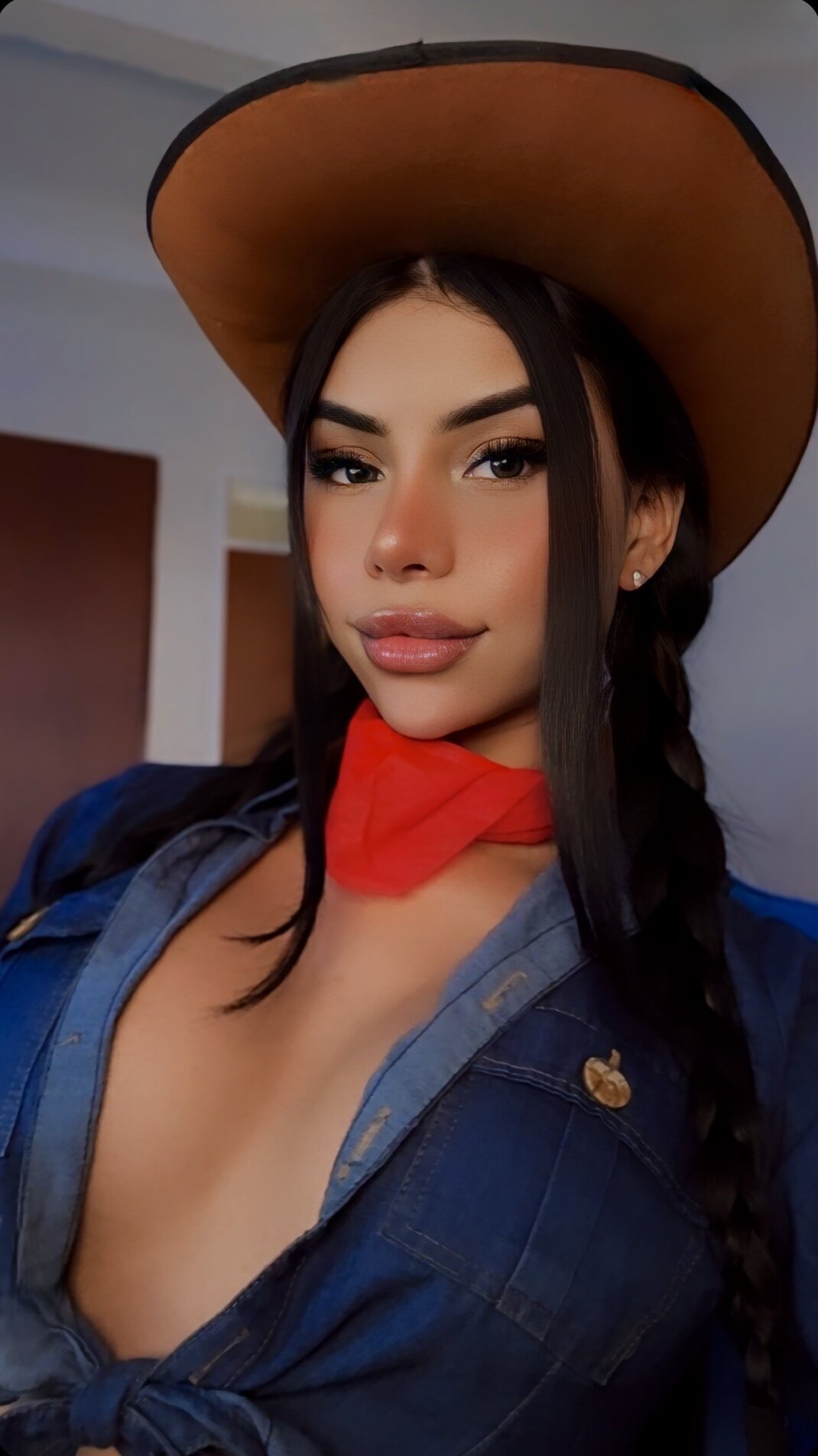 ภาพที่กำลังนิยมของ Salolatina  3792