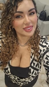 TianaRios_Pink Public Pic 4