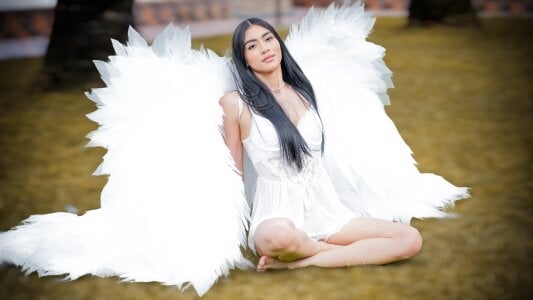 Cameron_Hearts beautiful photos of halloween angels🎃🤍🎃 Pic 2