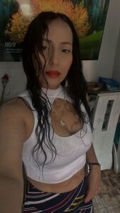 AnnaidThompson Public Pic 3