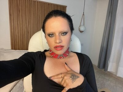 Alaska_deluxe DominATrix Gambar 4